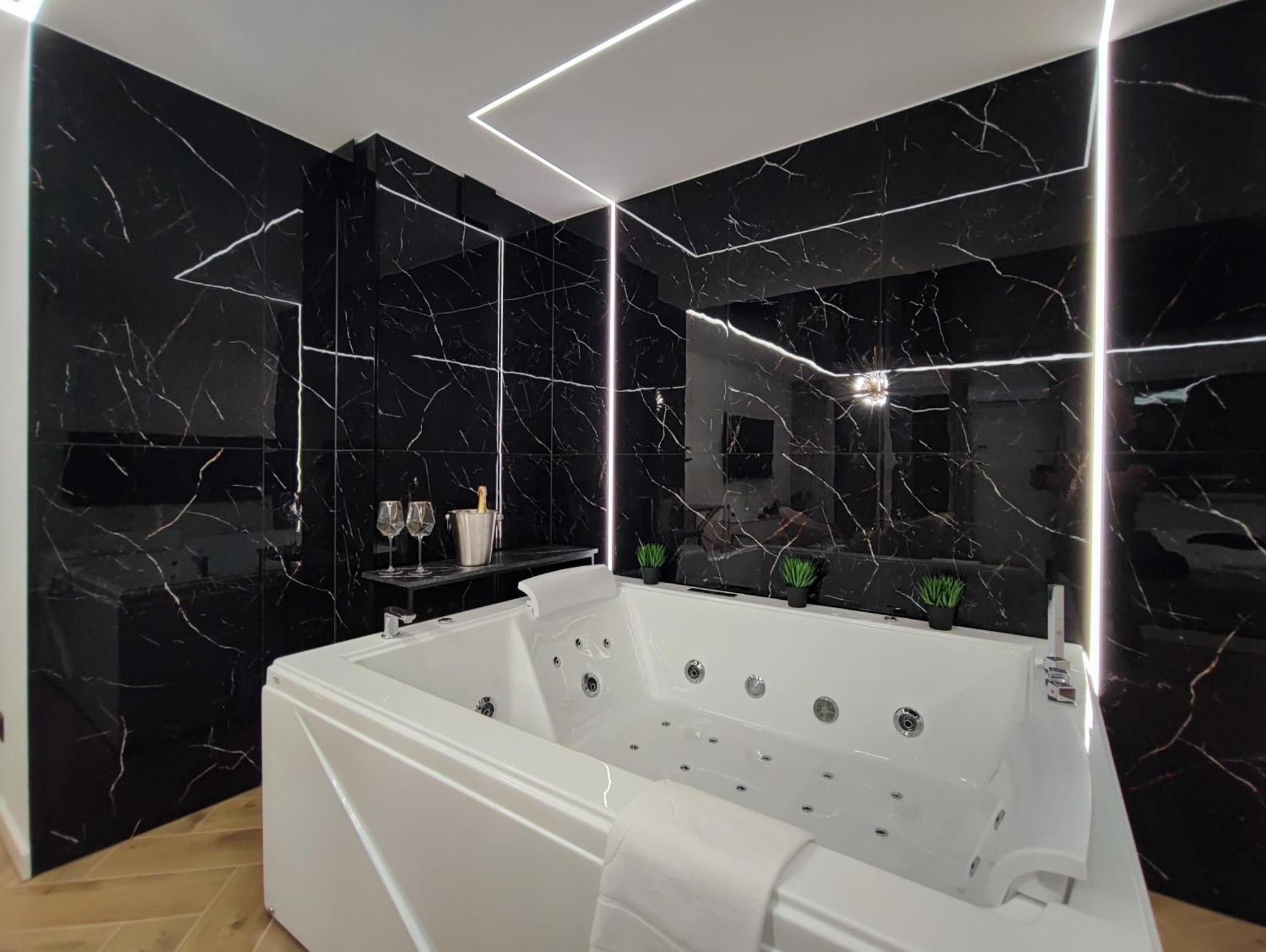 Apartament Z Jacuzzi Na Wylacznosc Dolina Baryczy Zmigrod 外观 照片