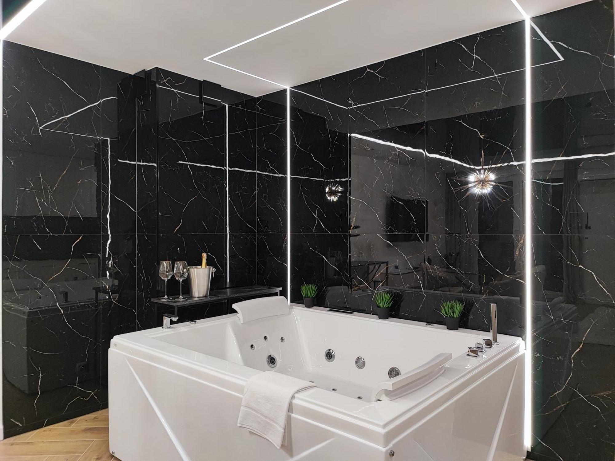 Apartament Z Jacuzzi Na Wylacznosc Dolina Baryczy Zmigrod 外观 照片